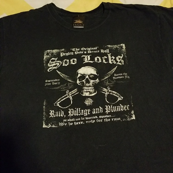 Soo Locks Skull and Crossbones Shirt - Picture 1 of 1
